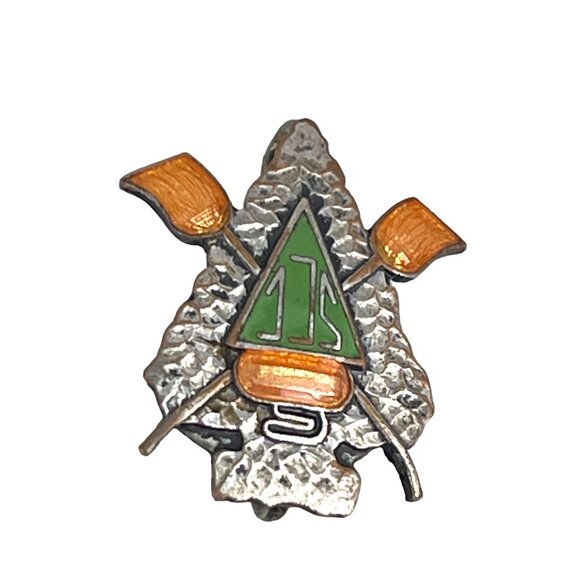 Vintage Arrowhead-Shaped Enamel Badge With Green & Orange Details - Picture 1 of 6
